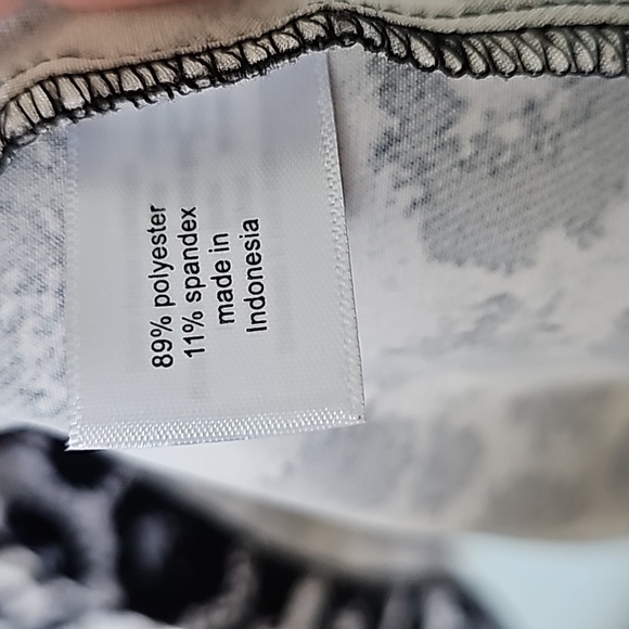 Lane Bryant Mobwife size 26 mock neck cut out flutter sleeve blouse - Picture 6 of 9